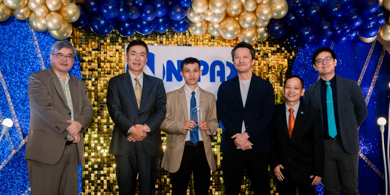 Johnell Empuerto receiving the 2025 NPAX Rookie of the Year award